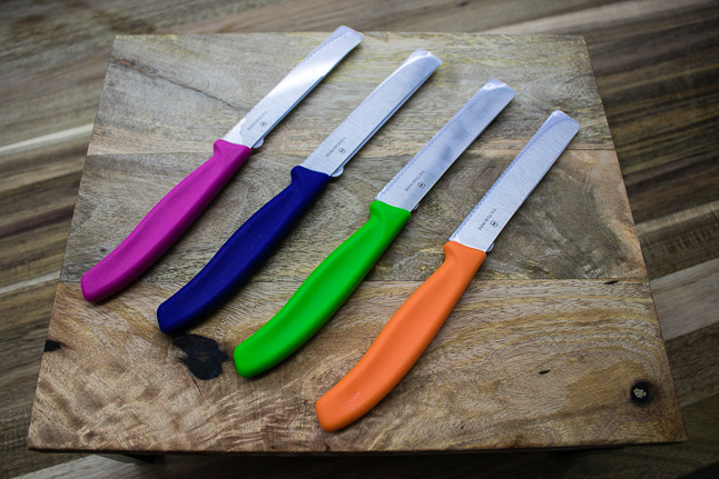 ASSORTED STEAK KNIVES